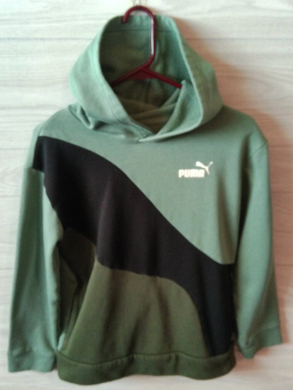 Puma Hoodie Boy's Youth Size Large Green and Black Kangaroo Pocket Long Sleeves